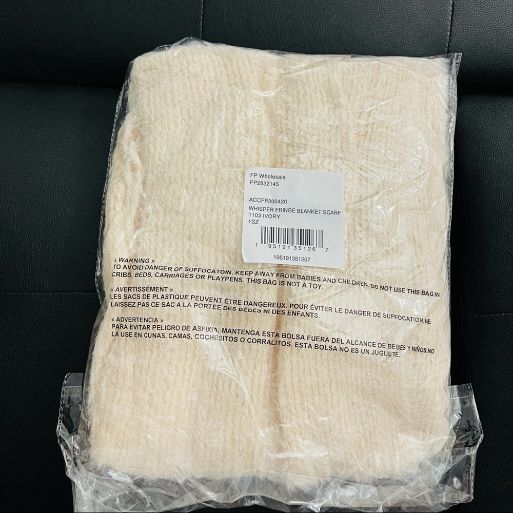 NWT✨Free People Women's Whisper Fringe Blanket Scarf ivory - Picture 4 of 5